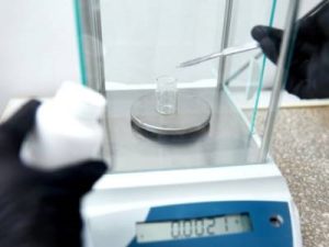 Cara Menghindari Kesalahan Pengukuran dengan Timbangan Analitik