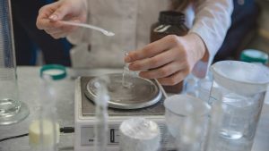 Langkah Kalibrasi Timbangan Analitik untuk Akurasi Maksimal