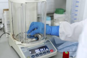 Timbangan mikro laboratorium