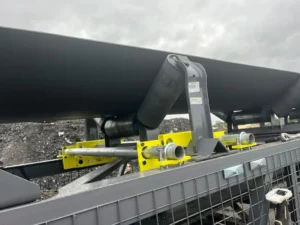 Belt scale pada conveyor untuk memantau aliran material menuju proses smelter.